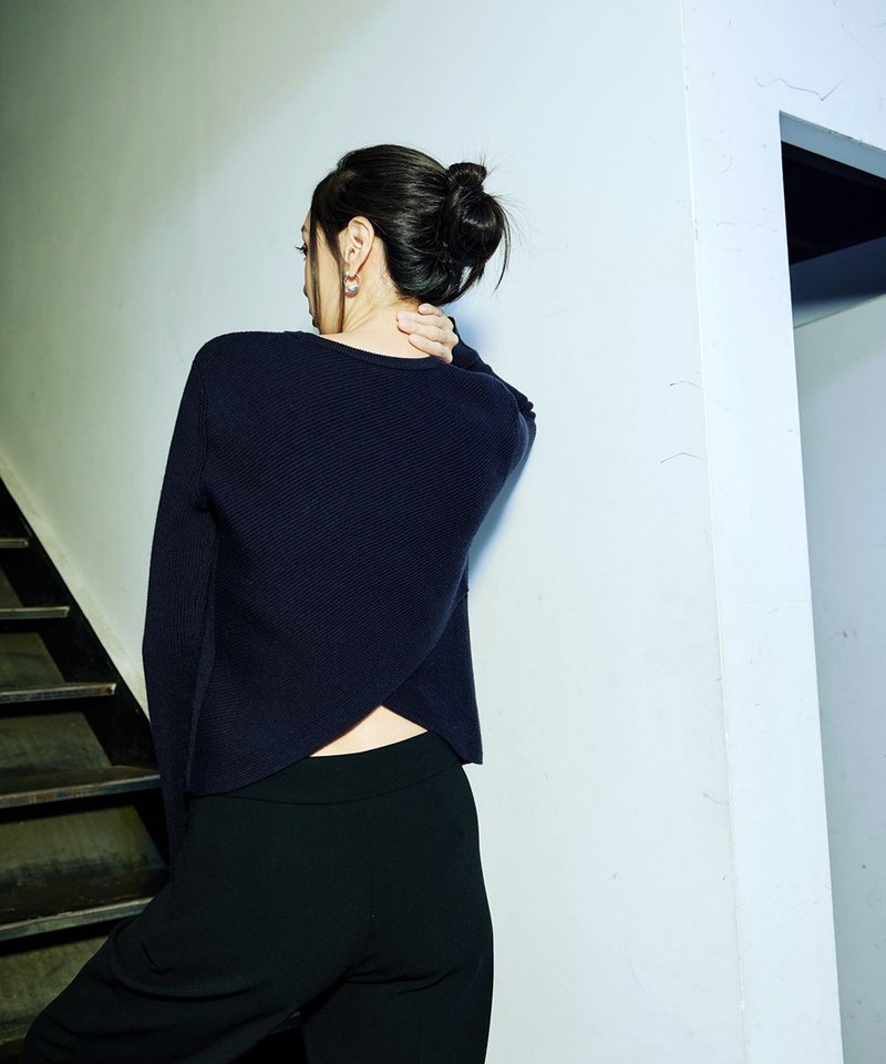 Back staggered crop top - Women's Sweaters - Wool 