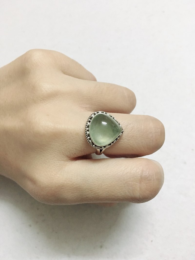 Prehnite Ring Handmade in Nepal 92.5% Silver - แหวนทั่วไป - เครื่องประดับพลอย 