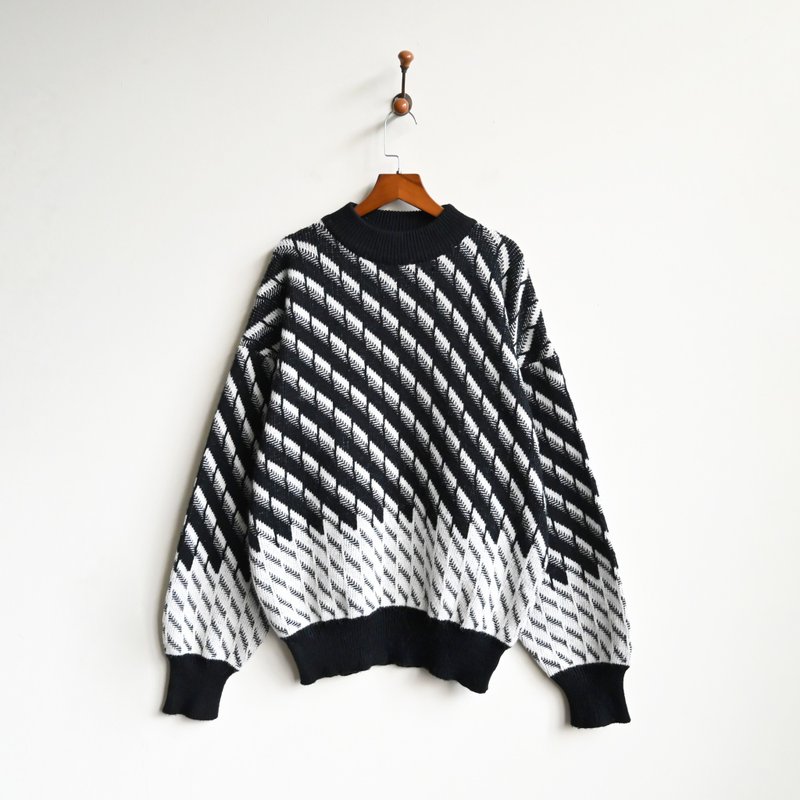 [Egg Plant Vintage] Film Shadow Plaid Loose Vintage Sweater - Women's Sweaters - Other Man-Made Fibers 