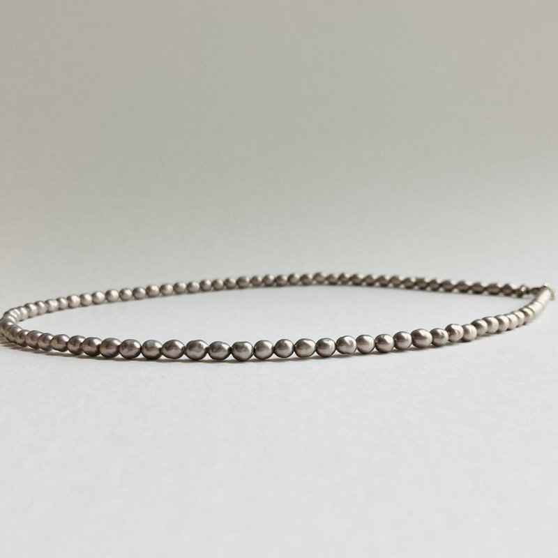 ガラスバロックパールネックレスM/約4mm約45cm+5cm/ペールライラックグレー/made in japan - 項鍊 - 玻璃 紫色