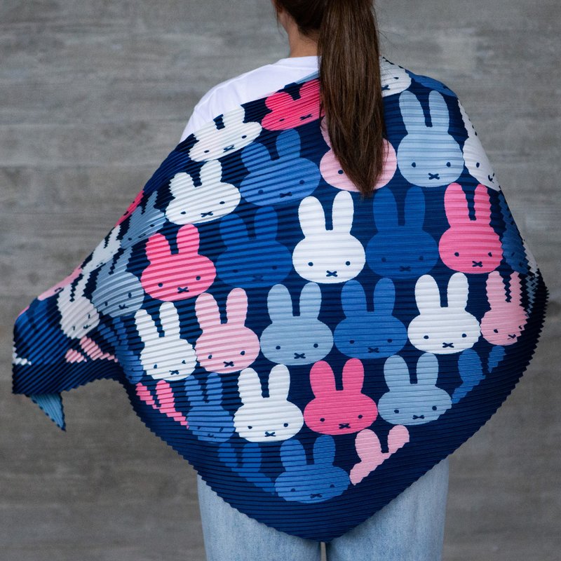【Pinkoi x miffy】皺摺圍巾 限定預購 (第一批) - 絲巾 - 聚酯纖維 多色