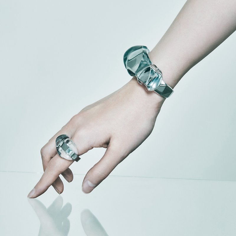 PARADOX silver irregular transparent bracelet - สร้อยข้อมือ - โลหะ สีเงิน