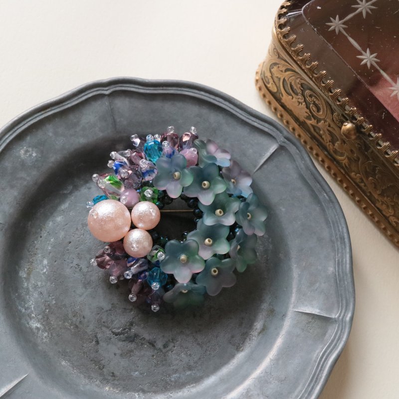 春の夢 ハイドランジア　紫陽花 あじさい 花 フラワー リース ブローチ 上品 洗練 繊細 エアーパール パーティー チェコガラス 梅雨 - 胸針 - 玻璃 藍色