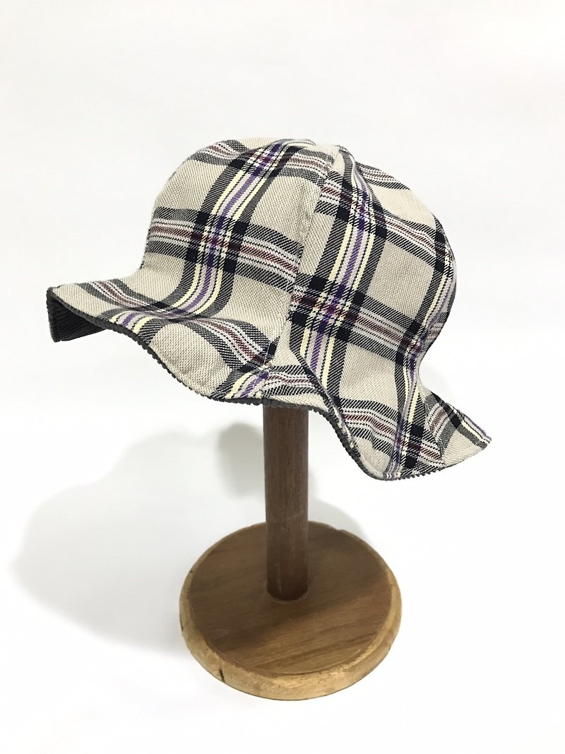 Khaki corduroy gray horizontal stripes X Limited manual six caps - หมวก - ผ้าฝ้าย/ผ้าลินิน สีทอง
