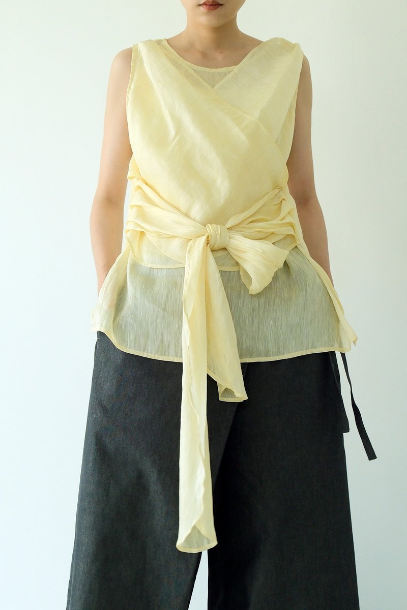 川 衣 WEAR BEING  前後綁帶絲質背心  淡黃絲 - 背心/無袖上衣 - 絲．絹 黃色