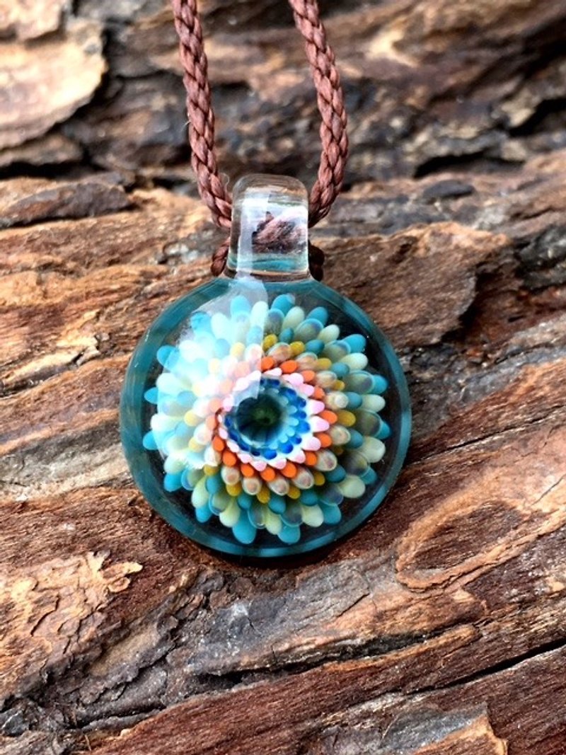 Flower pattern glass pendant - สร้อยคอ - แก้ว สีน้ำเงิน