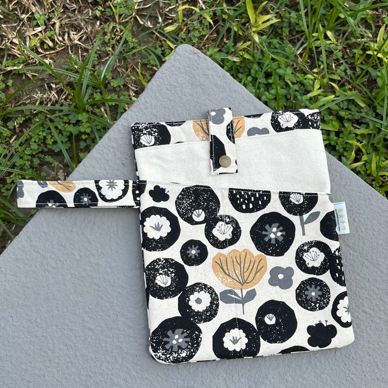 Black Flower A5 Book Bag [Handmade in Taiwan] - ปกหนังสือ - ผ้าฝ้าย/ผ้าลินิน สีดำ