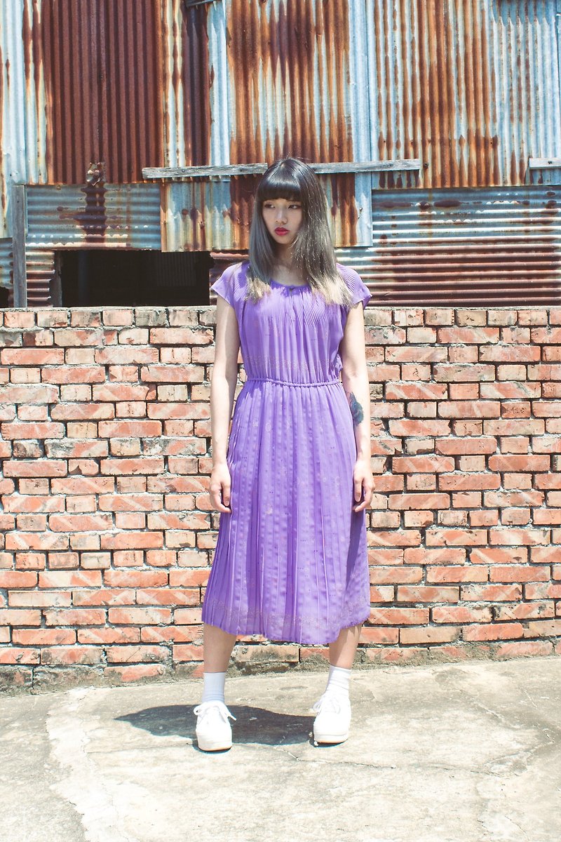 Elegant purple dot circle half sleeve old dress - ชุดเดรส - วัสดุอื่นๆ สีม่วง