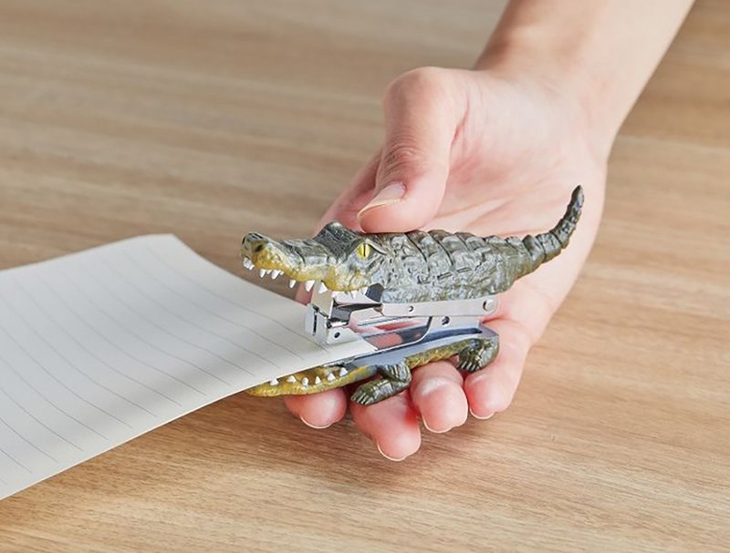 日本Magnets療癒系列 鱷魚造型10號針小釘書機 - 釘書機 - 樹脂 綠色