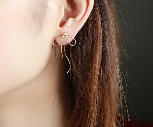 14kgf-simple curve asymmetry ribbon pierced earrings(可換耳夾