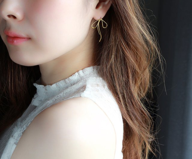 14kgf-simple curve asymmetry ribbon pierced earrings(可換耳夾