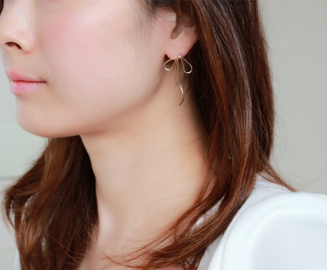 14kgf-simple curve asymmetry ribbon pierced earrings(可換耳夾