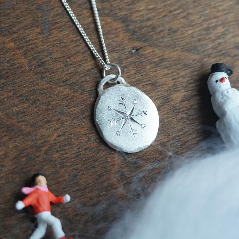 Snowflake Necklace - สร้อยคอ - โลหะ สีเงิน