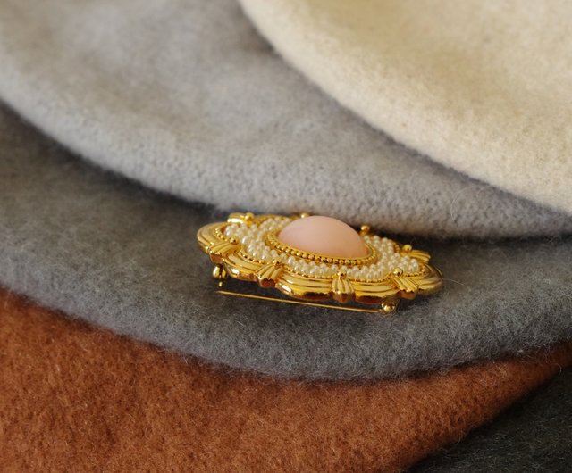 老又好アンティークジュエリー 金色の彫刻、パール、ピンクの宝石が