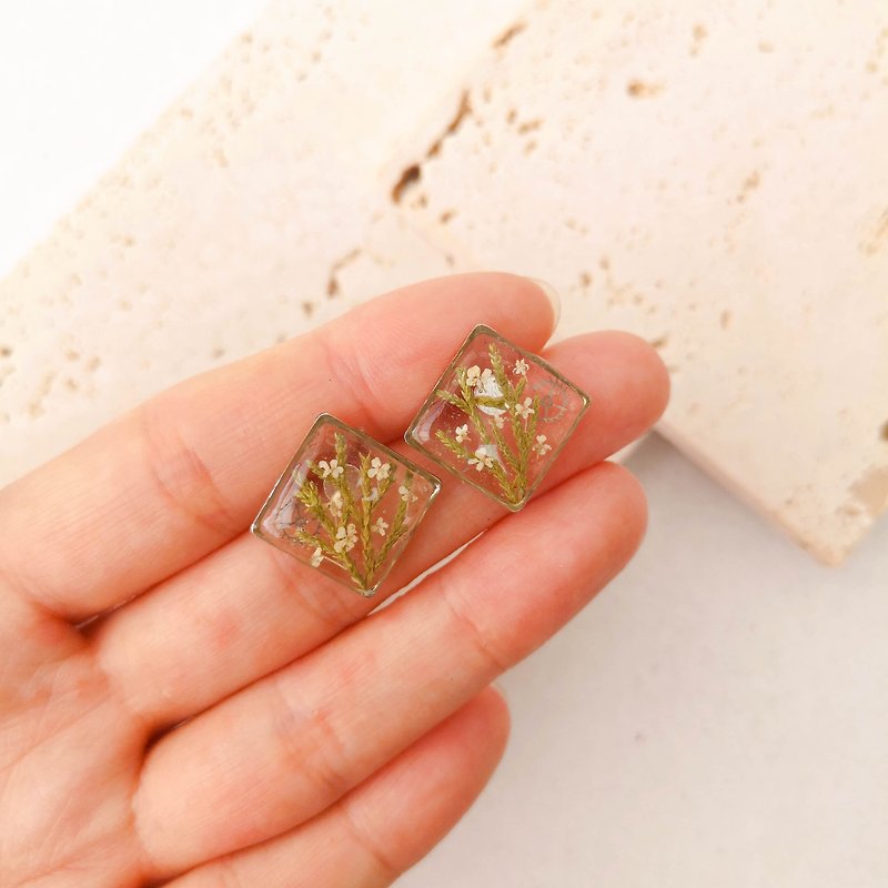 Handcrafted Pressed Flower Earring: Blossom