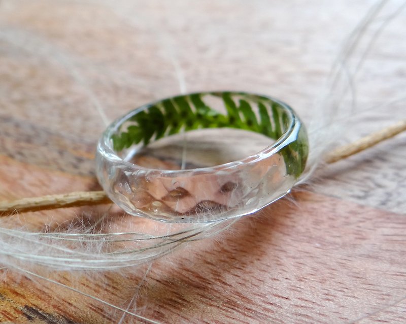 Clear ring Fern Minimalist Statement rings faceted Stacking ring Engagement ring - 戒指 - 植物．花 綠色
