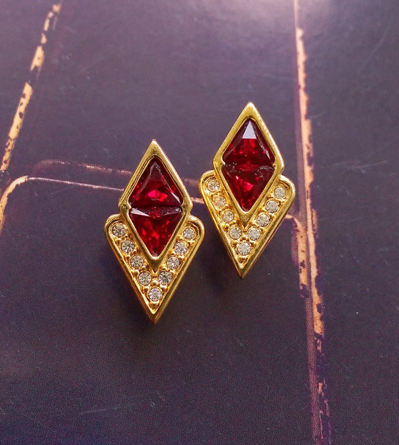 SWAROVSKI  S.A.L 菱形優雅水晶鑽 夾式耳環。西洋古董飾品 - 耳環/耳夾/耳骨夾 - 其他金屬 金色
