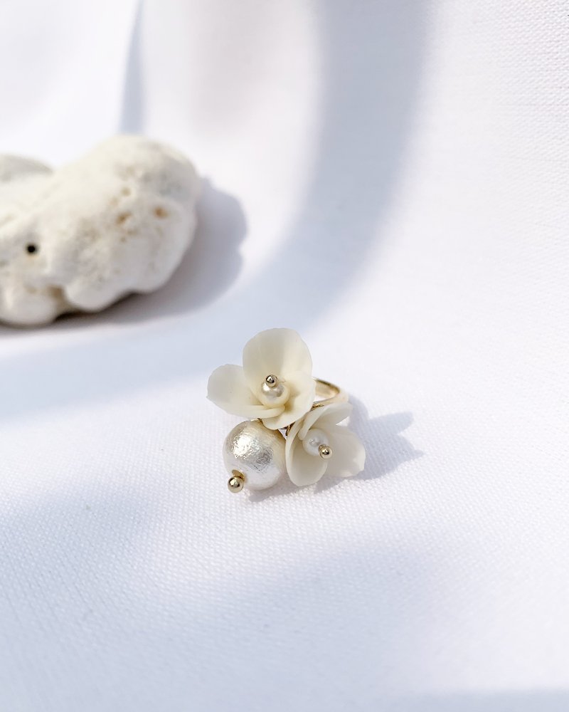 Pure white. BLuE Flower White / RF003 /