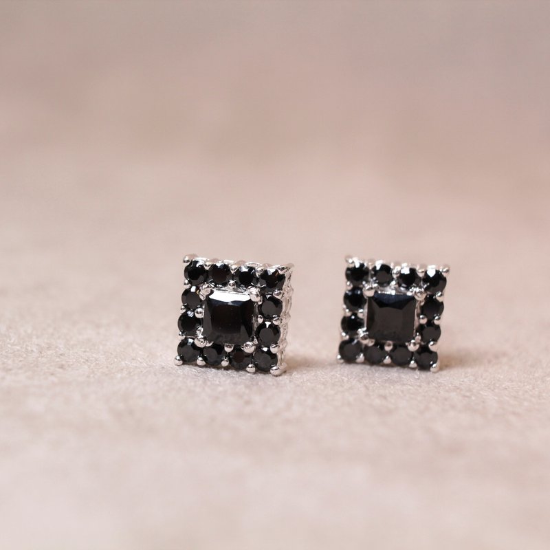 【SWS飾品】個性黑鑽純銀耳環 中性風上班穿搭 925銀 抗過敏 鋯石 - 耳環/耳夾/耳骨夾 - 純銀 