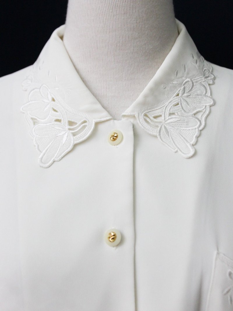 [RE0310T1882] Department of Forestry fresh flowers embroidered beige retro vintage shirt - Women's Shirts - Polyester White