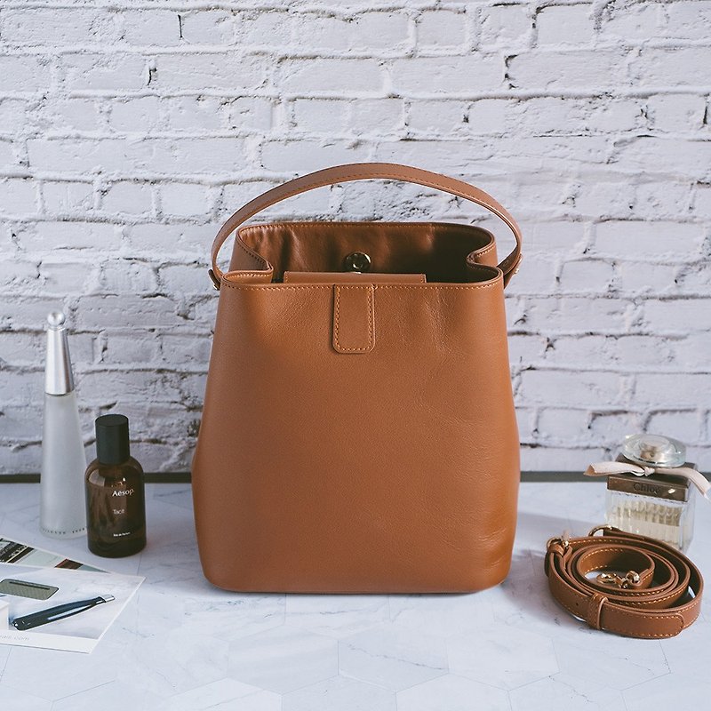 Genuine leather portable temperament bucket bag 22336 Brown N - กระเป๋าแมสเซนเจอร์ - หนังแท้ สีส้ม