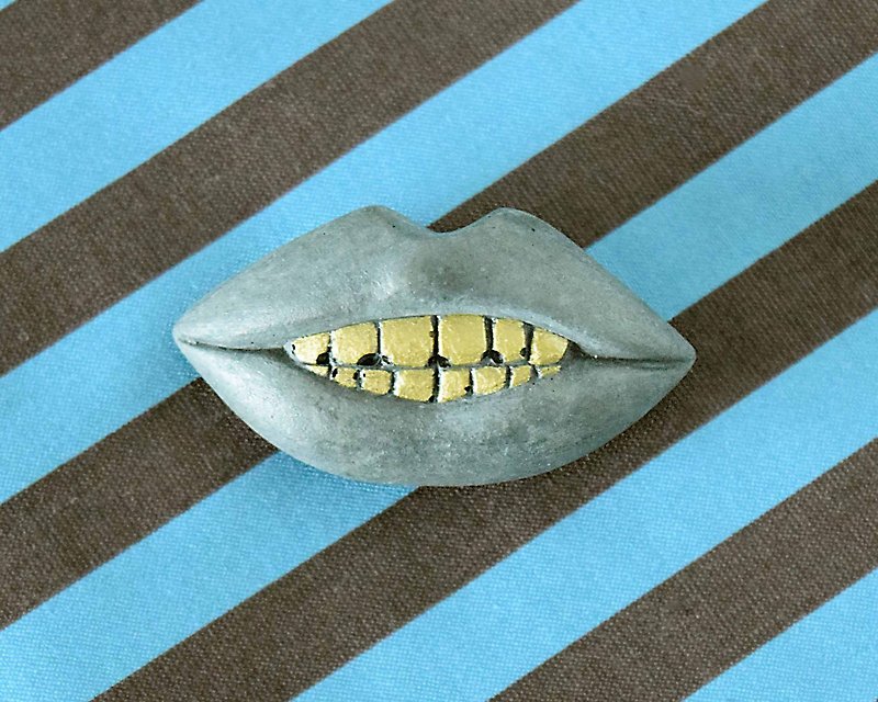 Concrete broach (Gold tooth) - Brooches - Cement Gray