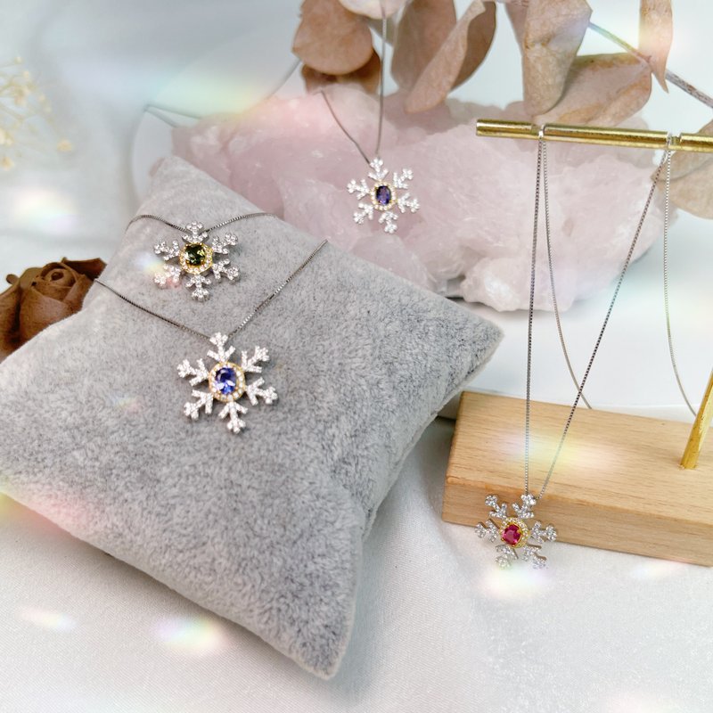 Warm Christmas/Classic Fashion-Snowflake Shape Colored Gemstone Necklace Sterling Silver Necklace - สร้อยคอ - เครื่องเพชรพลอย 