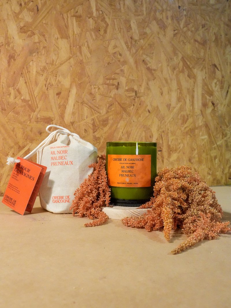 法國Cirerie de Gascogne紅酒瓶香氛蠟燭 – 黑蒜x馬爾貝克x李子 - 香氛蠟燭/燭台 - 紙 多色