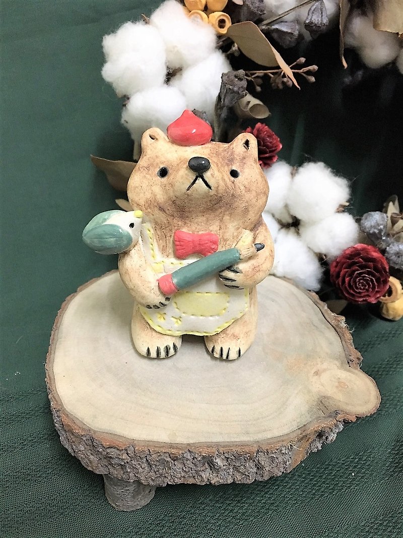 Dreamer Hand-painted Style Series - Mimi Artist Brown Bear - Items for Display - Porcelain Multicolor