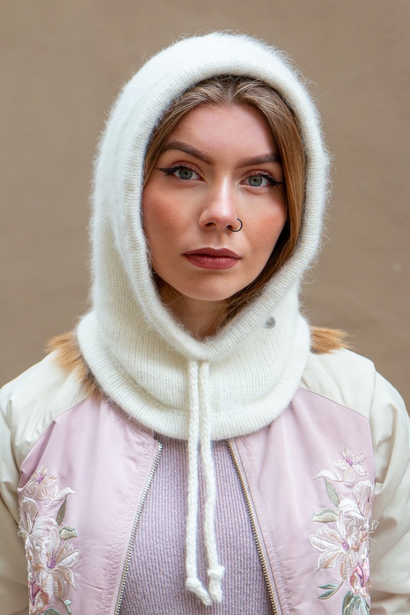 Angora knitted white hood. Wool balaclava. Merino knitted hood - 帽子 - 羊毛 白色