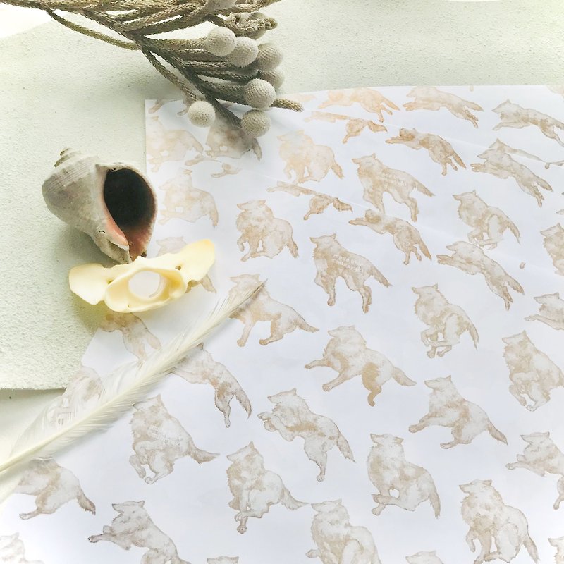 Running wolf -Wrapping paper - その他 - 紙 ゴールド