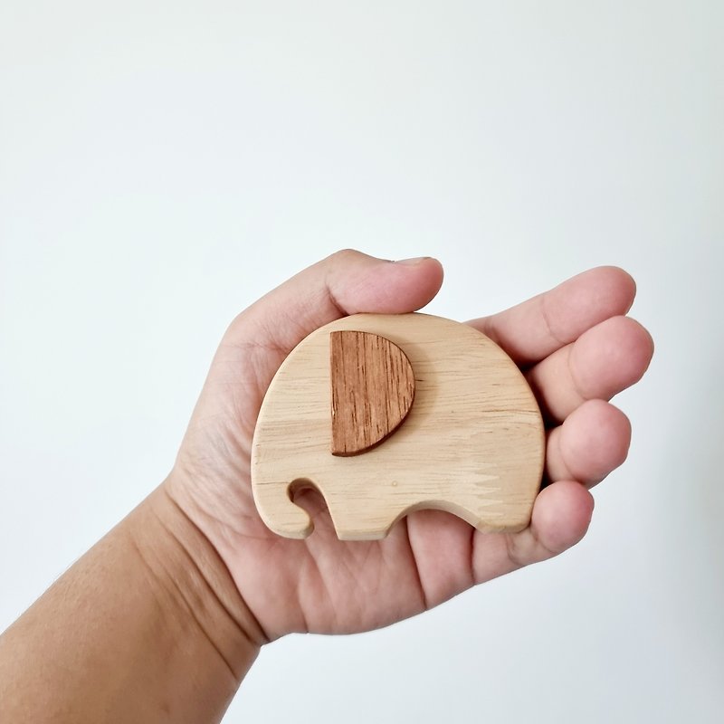 Elephant shaped magnetic bottle opener (Handmade woodwork from Thailand) - 開瓶器/罐頭刀 - 木頭 咖啡色