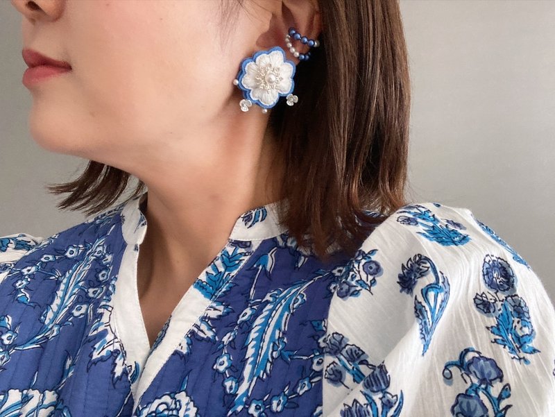 刺繍アクセサリー ピアスorイヤリング - Frill - Daisy - 耳環/耳夾/耳骨夾 - 繡線 藍色