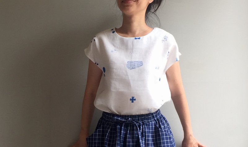 小隱歲月/獨立印刷 插畫風印花亞麻系列/小白鴿款法式袖小上衣 - 女上衣/長袖上衣 - 棉．麻 白色