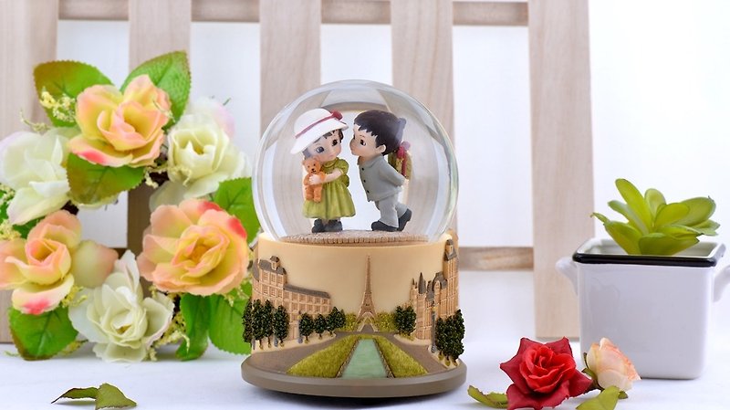 Love in Paris crystal ball music box Valentine's Day wedding birthday gift home decorations - ของวางตกแต่ง - แก้ว 