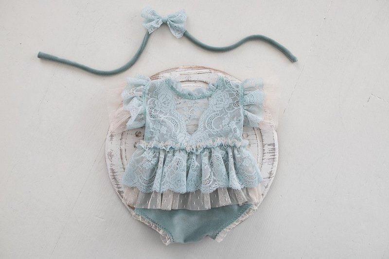 Blue bodysuit with lace for newborn girls:the perfect outfit for a little girl - Baby Accessories - Other Metals Blue