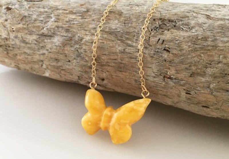 Baltic Milky Amber (琥珀) Butterfly K14GF Pendant - Necklaces - Other Metals 