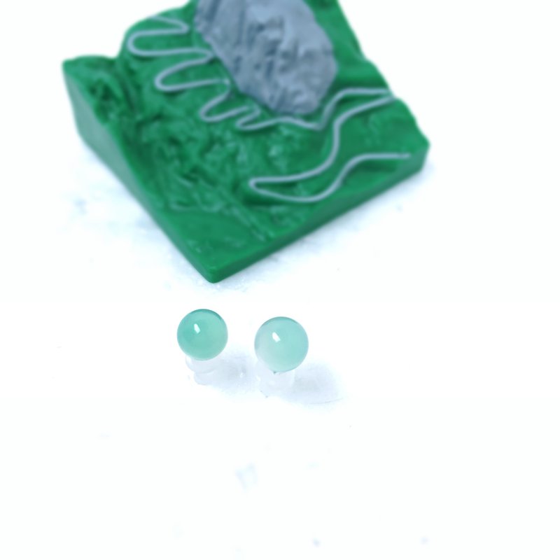 湖水綠 幾何圓形 天然石耳釘耳環｜耳針耳環｜天然 綠玉髓｜極簡自然系輕珠寶 - 耳環/耳夾/耳骨夾 - 寶石 綠色