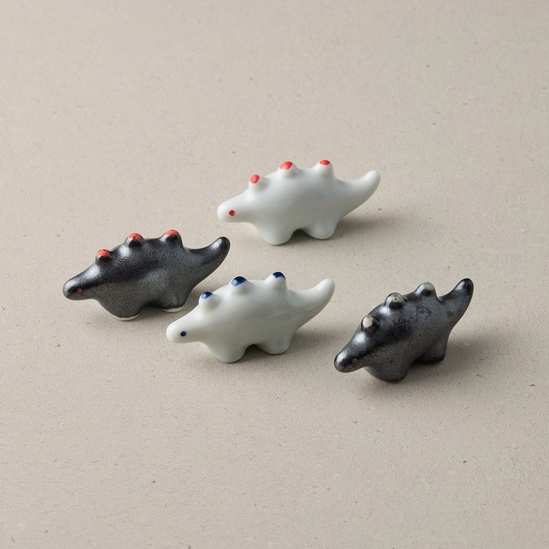 Japanese Mino-yaki - Stegosaurus chopstick holder set of four - ตะเกียบ - เครื่องลายคราม หลากหลายสี