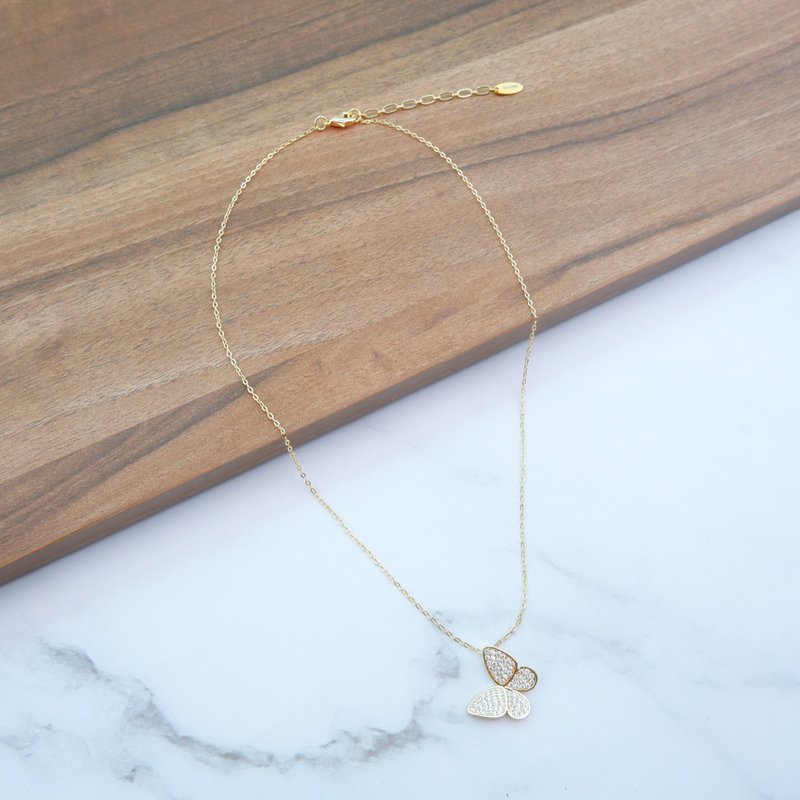 Butterfly Pendant Short Necklace - 項鍊 - 其他金屬 金色