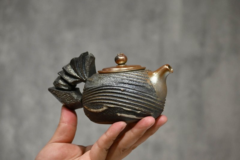 | 275cc | 柴燒造型正把壺 柴燒壺 茶壺 手作壺【臻麟陶藝】 - 茶壺/茶杯/茶具 - 陶 