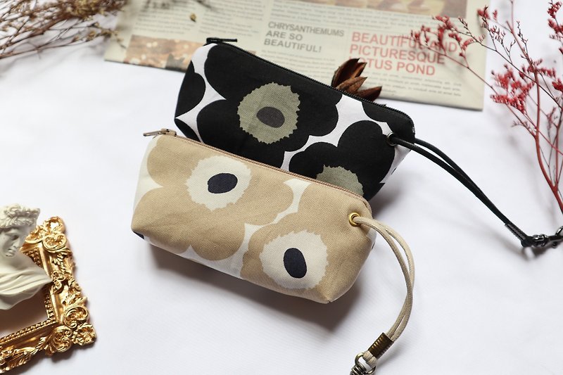 Key bag:::Nordic Finnish poppy flower│black/milk tea color - ที่ห้อยกุญแจ - ผ้าฝ้าย/ผ้าลินิน หลากหลายสี