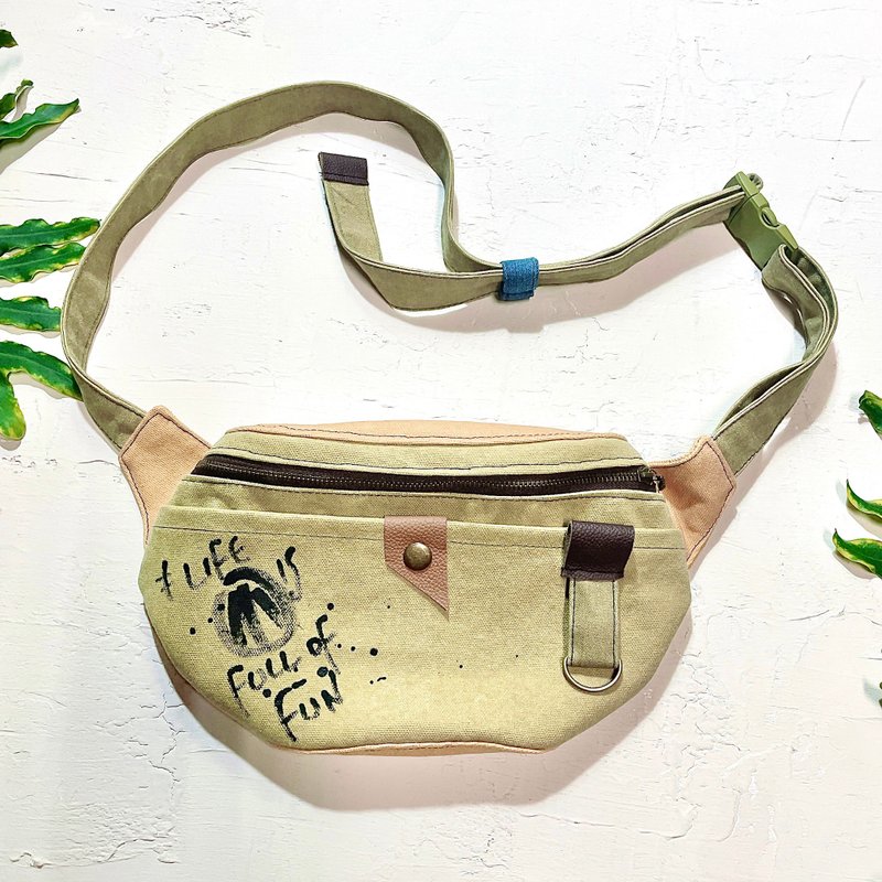 Hand-made light green stitching contrast color washed canvas small waist bag oblique bag - กระเป๋าแมสเซนเจอร์ - ผ้าฝ้าย/ผ้าลินิน 