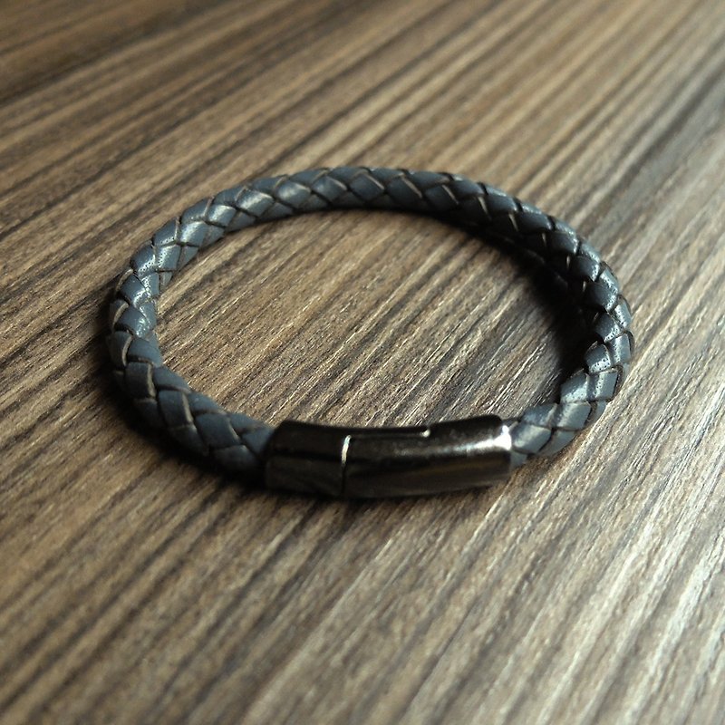 金屬黑磁扣 真皮編織 手環 (石油藍編織皮繩/金屬黑扣件) - 手鍊/手環 - 真皮 藍色