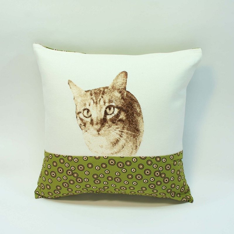 Embroidery small pillow 04- cat - หมอน - ผ้าฝ้าย/ผ้าลินิน สีเขียว