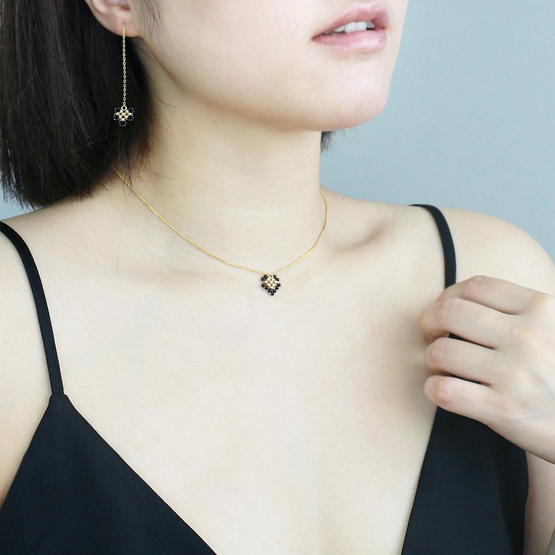 Miss Queeny original | magic black heart natural black agate love hand-knit clavicle chain - Necklaces - Other Metals Gold