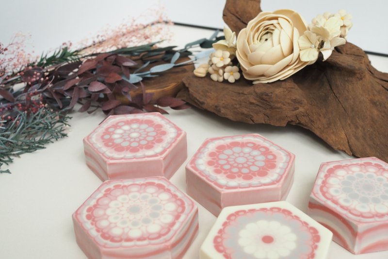 Art Soap Series-Retro Old Tile Milk Soap-Hexagonal Tile 05-Same color models shipped randomly - สบู่ - วัสดุอื่นๆ สีแดง