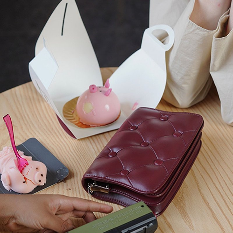 One-shoulder portable leather toast bag hand-made light and soft engraved - กระเป๋าแมสเซนเจอร์ - หนังแท้ 