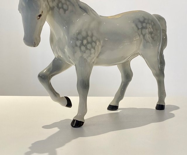 ヴィンテージ英国 Beswick ブランドの陶器 -グレーの馬