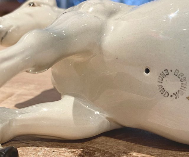 ベスウィック BESWICK 競走馬 ミルリーフ 木台付き フィギュア 陶器 ベスウィック BESWICK 競走馬 ミルリーフ 木台付き フィギュア